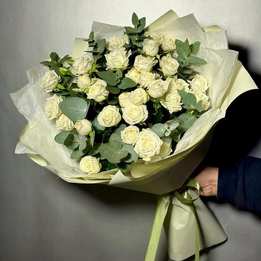 Букет кустовых роз White Pioni