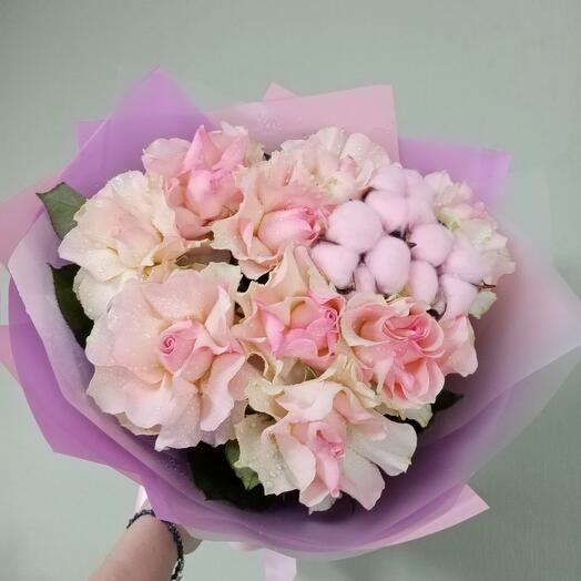 Акция‼️‼️‼️Букет из 9 нежных французских  роз с хлопком «Мон Ажур»