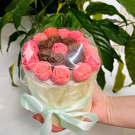 Коробка из шоколадных роз