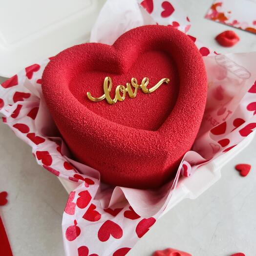 Торт сердце муссовый клубничный в подарок
