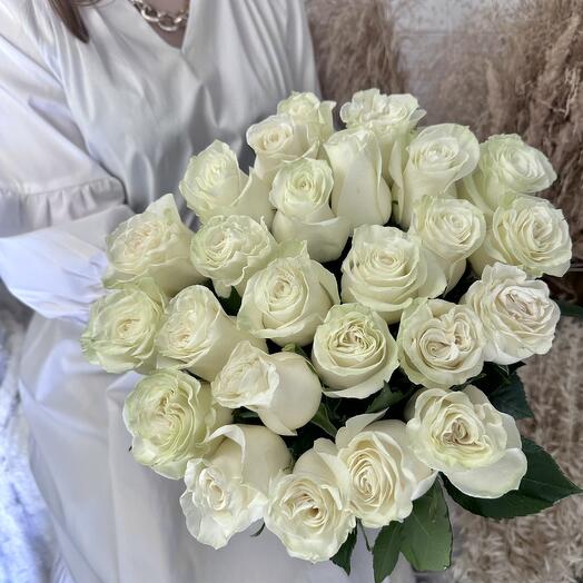 25 белых голландских роз