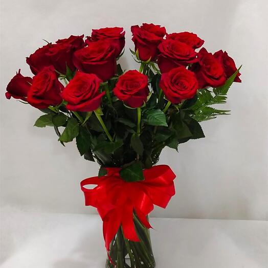 Love with Red Valentine:15 stems of red roses in a vase