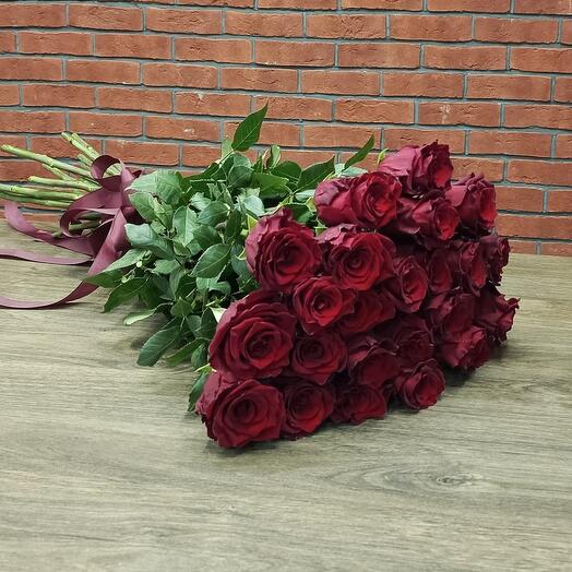 Монобукет из бордовых роз