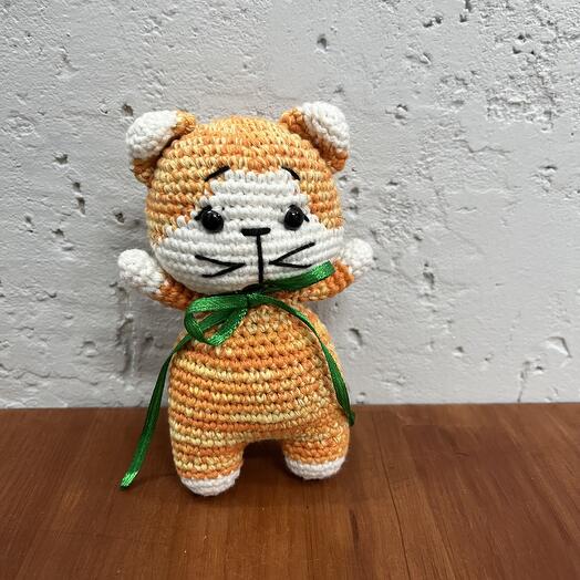 Вязаная игрушка «рыжий кот»