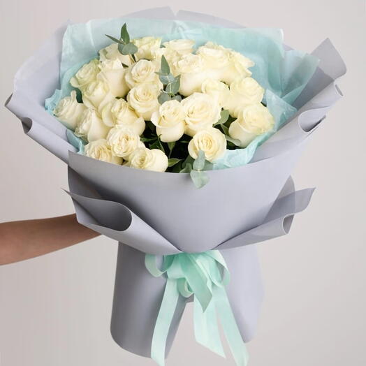 25 White Roses