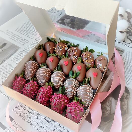 Клубника в молочном шоколаде Love