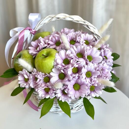 Корзина из хризантем и яблок « Летний букет» 🍏