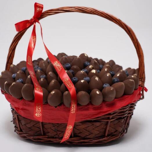 Корзина «Құлпынайдан тәтті сәт»