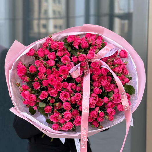 Моно букет из 25 кустовых роз