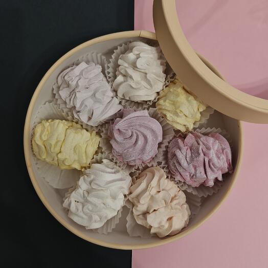 Зефирное ассорти в круглой коробке на любой праздник