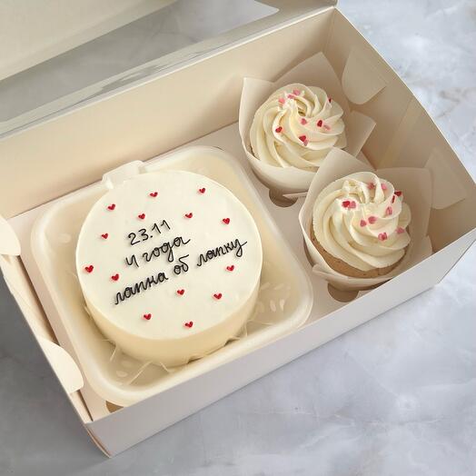 Set of bento cake and 2 cupcakes