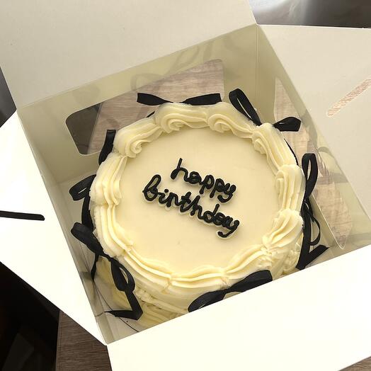 Бенто-торт 800гр с надписью «happy birthday » и черными бантиками