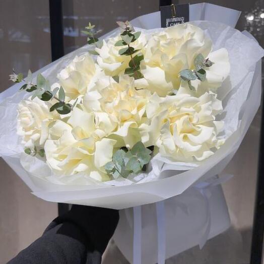 Букет вывернутых роз