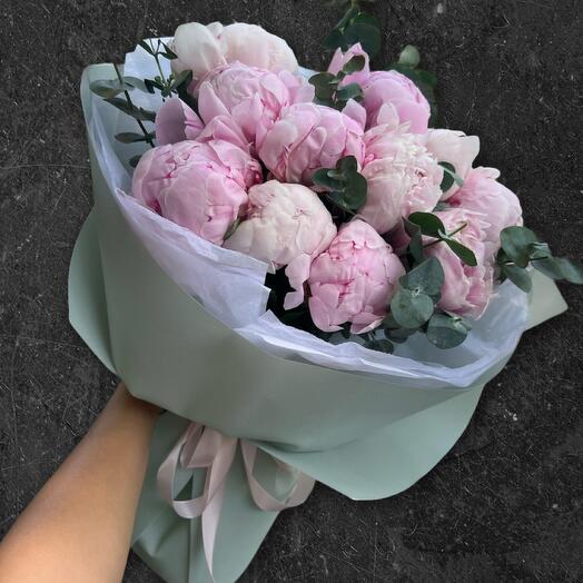 Нежные пионы