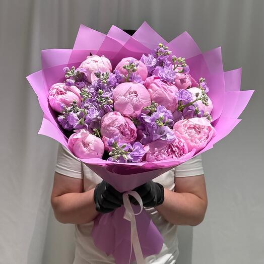 Шикарная композиция из пионов с маттиолой💜💜💜