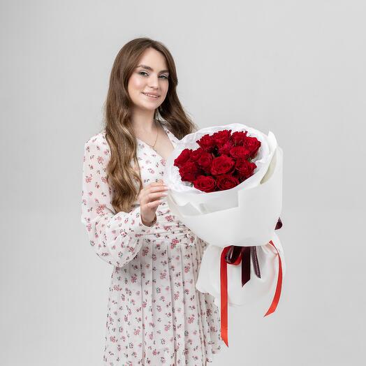 15 красных роз