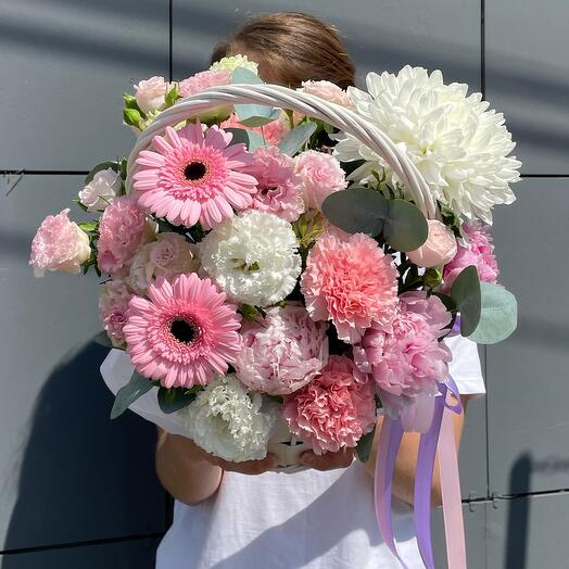 Корзина с пионами герберами эустомой «Летний шарм»🌸🌿