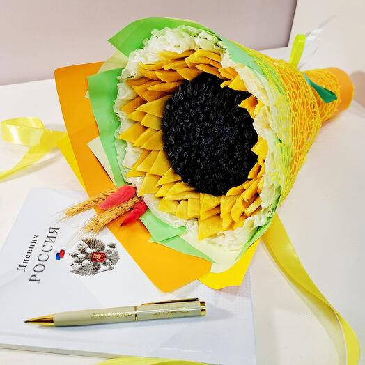 Подсолнух из манго и изюма