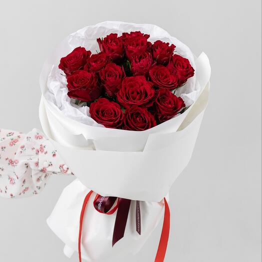 15 красных роз
