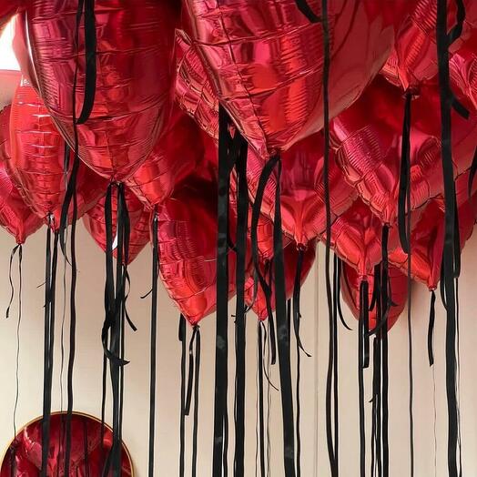 Шары под потолок 15 красных сердец на атласной ленте