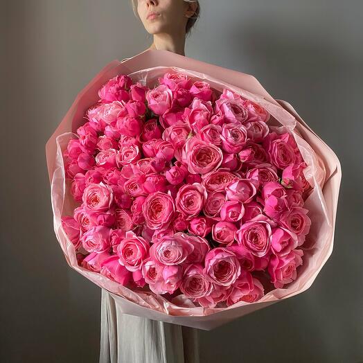 Пышный букет из премиальных пионовидных кустовых роз Silva pink