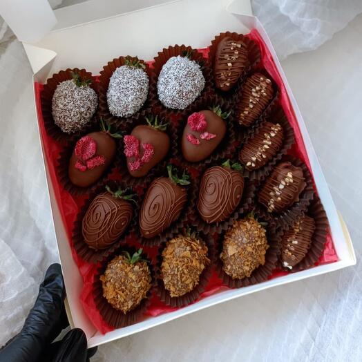 Клубника и финики 🔥 в нежном шоколаде🍓🥰