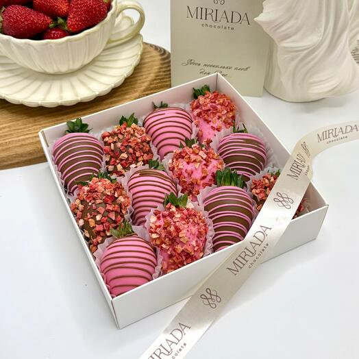 Клубника в шоколаде «Happy S» (12-16 ягод)