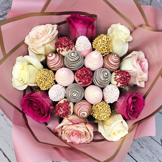 Клубничный букет в шоколаде с розами арт. 4167