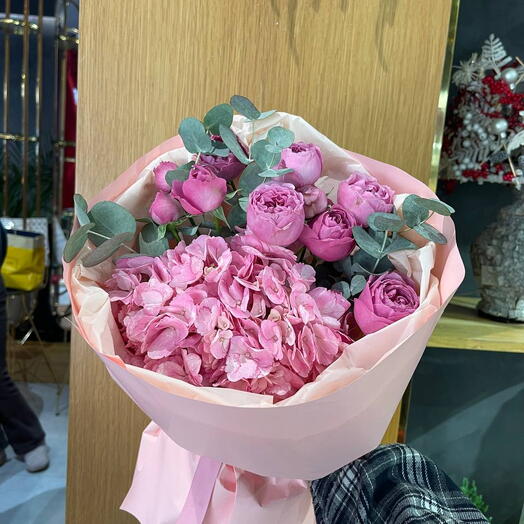 Beauty pink 🌸🦋🍭 из гортензии и кустовых спрей роз! =) больше живых Цветов и меньше обертки пустой