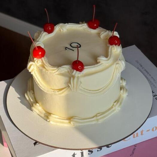 Торт в стиле ламбет с рюшами и коктейльной вишни для девушки / мамы / дочери