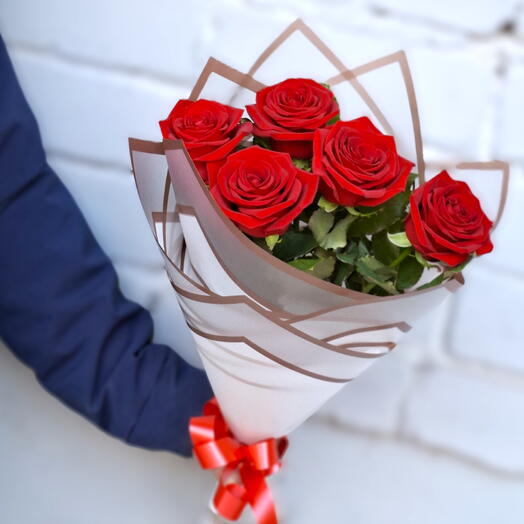 5 красных роз🌹🌹🌹