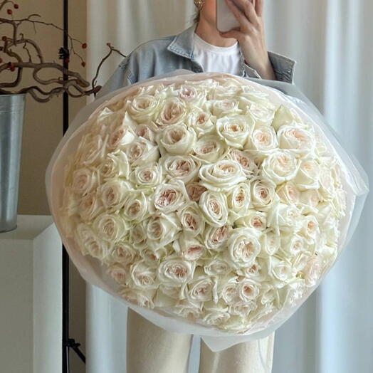 Букет 101 пионовидная роза White Ohara