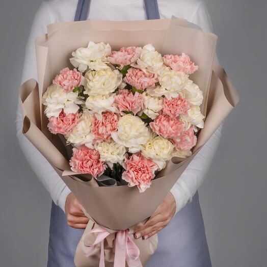 Букет 25 из бело-розовых гвоздик в оформлении арт. 296854