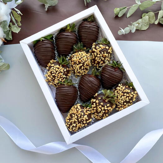 Клубника в тёмном шоколаде 🍫