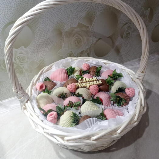 Клубника в шоколаде в корзине