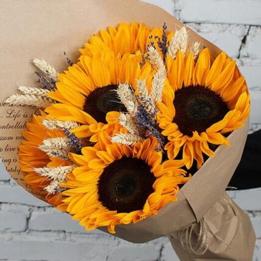 Bouquet of 5 sunflowers with lavender