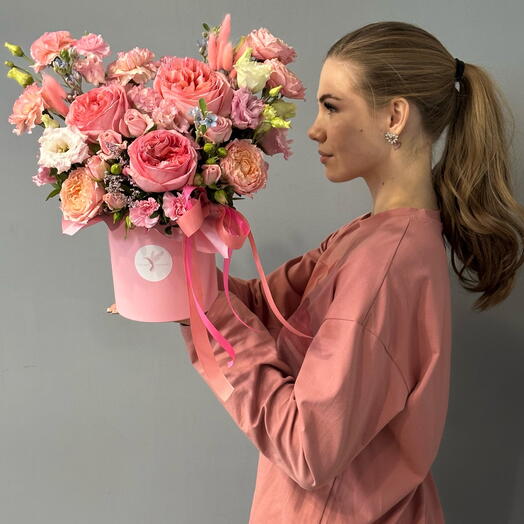 Цветы в коробке с пионовидными розами 2