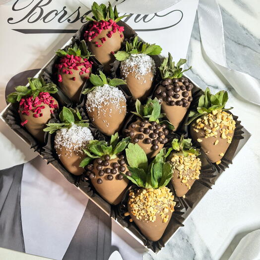 Клубника в шоколаде ассорти 🍓, подарок (12-16шт)