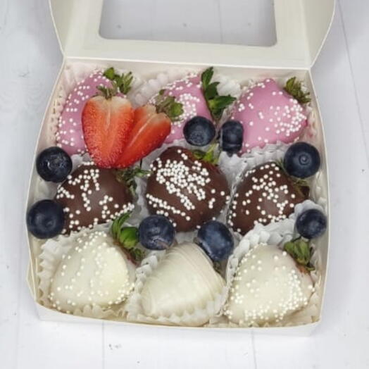 Мини коробочка клубника в шоколаде, номер 1