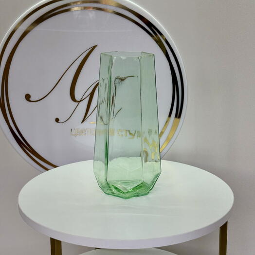 Ваза стеклянная многогранная зеленая