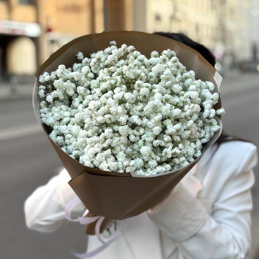 Букет белых гипсофил