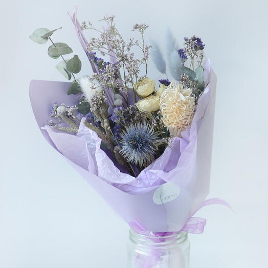 Букет из сухоцветов с брунией