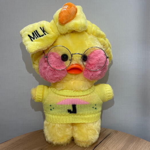 Уточка в желтой кофте