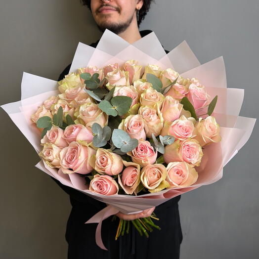Нежный букет из роз, 35 штук, цвет розовый, арт 282 Kimbirly Flowers