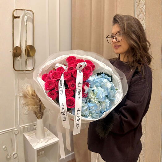 "Нежность  — гортензия, кустовые розы  "