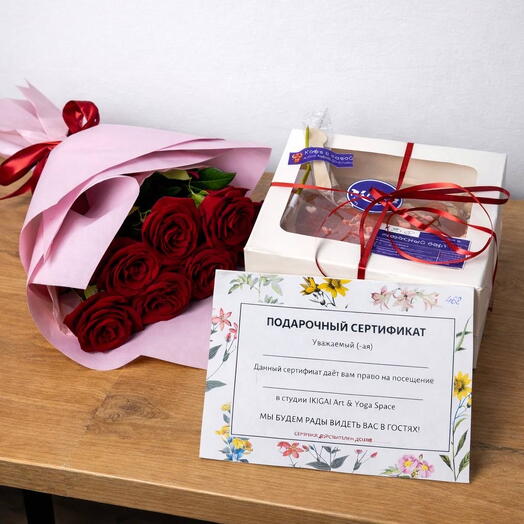 Бокс 8 марта букет+бенто+цветы розы