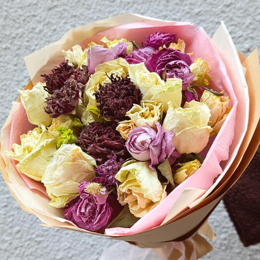 A bouquet of dried roses and chrysanthemums