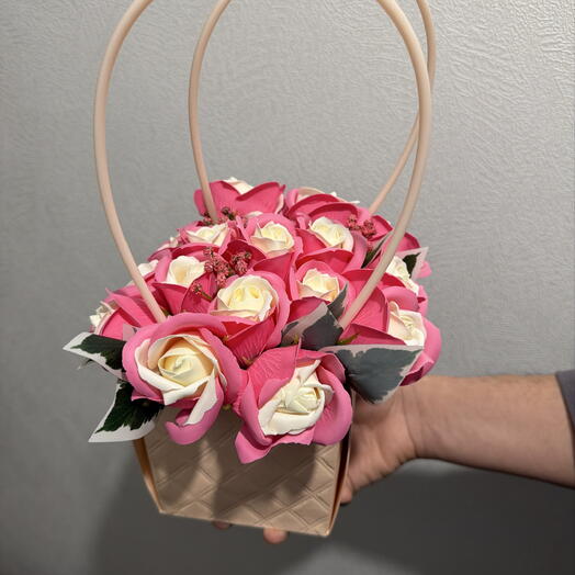 Корзинка из мыльных роз
