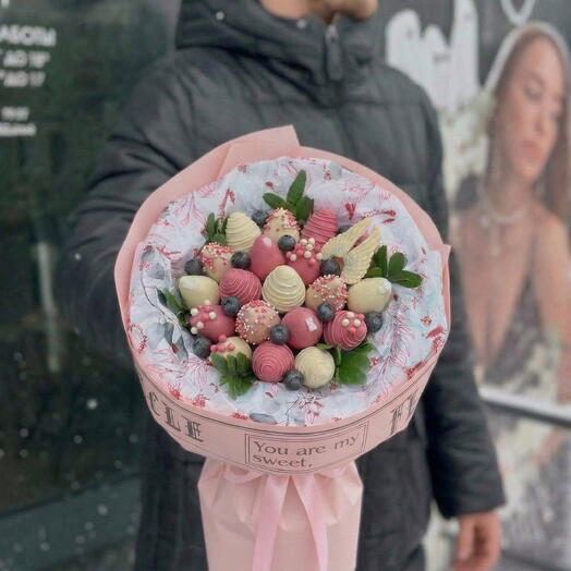 Букет из клубники в шоколаде, сладкий букет, клубника в шоколаде, съедобный букет N1/10