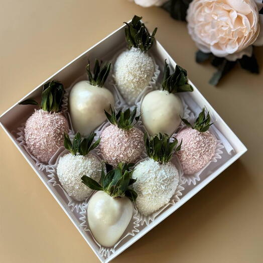 Клубника с кокосовой стружкой